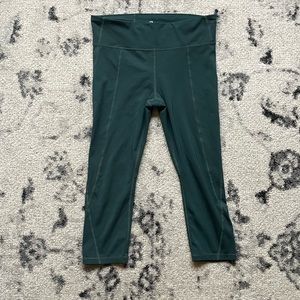 Forest green Gap Gfast workout capri crop leggings activewear size L